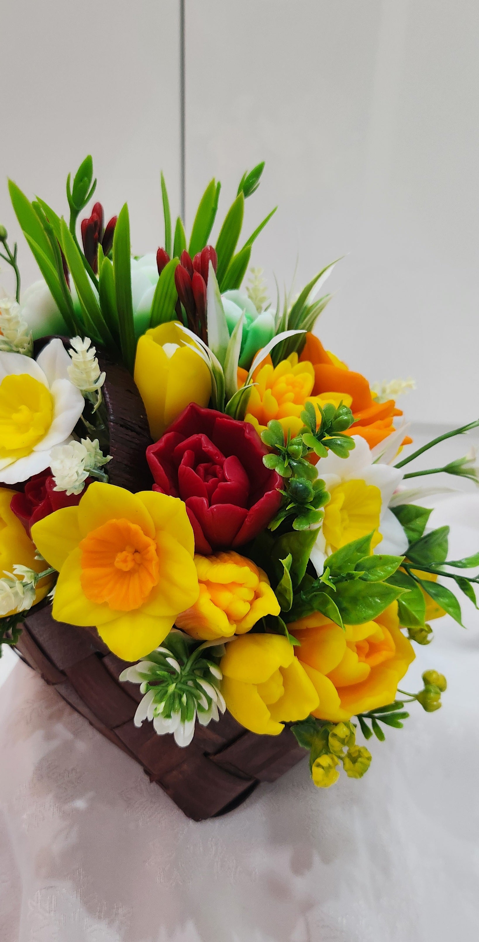 Пролетна магия в кошница